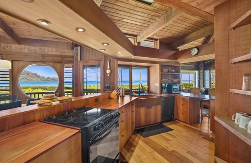 Hanalei House | Wilikoki - a 6br/3ba beachfront home on Hanalei Bay with Wilikeiki
