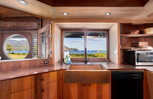 Hanalei House | Wilikoki - a 6br/3ba beachfront home on Hanalei Bay with Wilikeiki