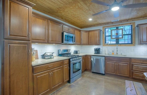 Gordonville House | Willard Refuge | Hottub