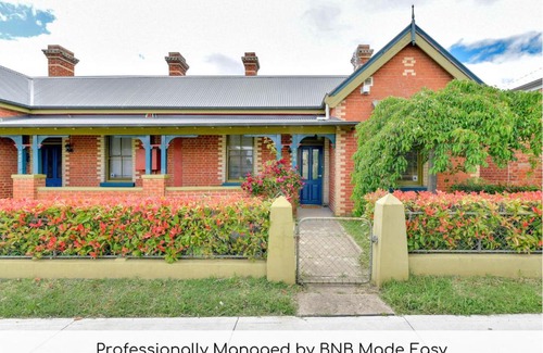 Bathurst House | William Charm - 1890s, CBD, Firepit, Pet Friendly