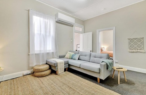 Bathurst House | William Charm - 1890s, CBD, Firepit, Pet Friendly