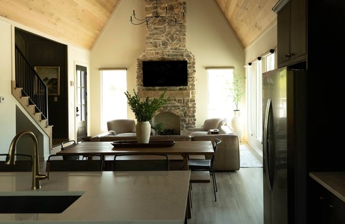 Broken Bow House | Willow Creek – A Serene Creek Side, Luxury Cabin