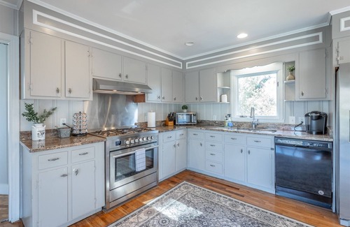 Chattanooga Valley House | Willow Manor | Grand Views of Lookout Mtn | Sleeps 11 | Dog Friendly | 4 Bed, 2.5 Bath