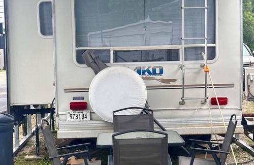 Cookeville House | Willow RV Centrally Located to Restaurants, Shopping, Hospital and Parks.