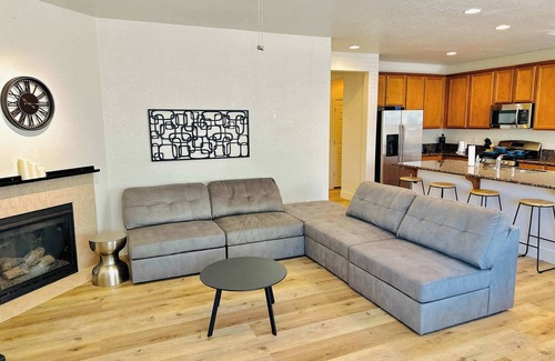 Reno House | Willow Song House/Sleeps 13