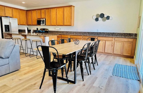 Reno House | Willow Song House/Sleeps 13