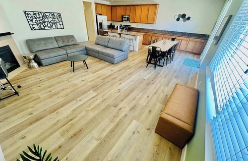 Reno House | Willow Song House/Sleeps 13
