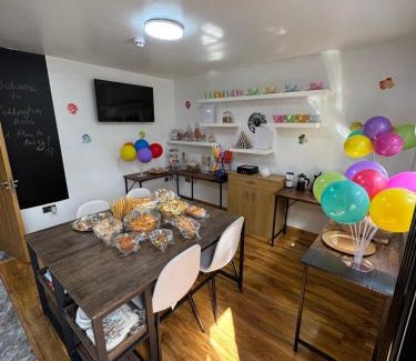 Yeading House | Willow Tree Retreat Airport Friendly 3BR House, with Garden & Office