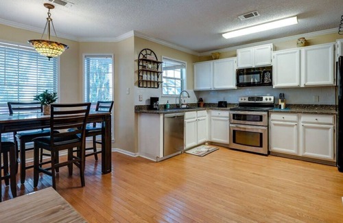 Savannah House | Wilmington Island Near Sav - Enjoy Fall at Oemler