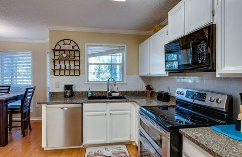 Savannah House | Wilmington Island Near Sav - Enjoy Fall at Oemler