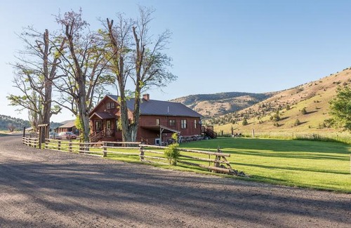Fossil Bed & Breakfast | Wilson Ranches Retreat