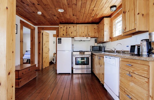 Boutiliers Point Cottage | Wilson's Coastal Club - C2n