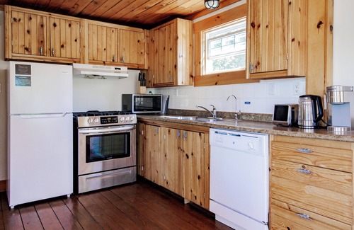Boutiliers Point Cottage | Wilson's Coastal Club - C2n