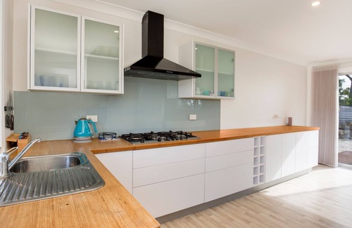 Vincentia Cottage | WindanSea Cottage - Pet Friendly - Ocean Glimpses