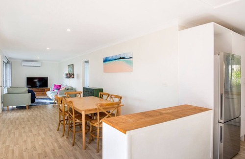 Vincentia Cottage | WindanSea Cottage - Pet Friendly - Ocean Glimpses