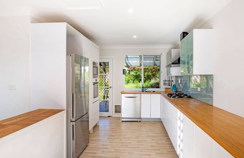 Vincentia Cottage | WindanSea Cottage - Pet Friendly - Ocean Glimpses