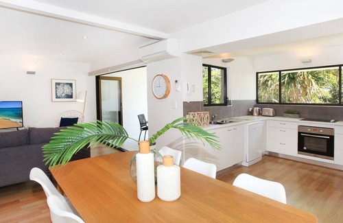 Mooloolaba Apartment | Windmill 4 - Two Bedroom Beachside Apartment on Parkyn Parade!