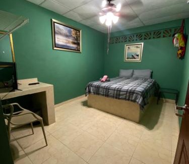 El Valle de Anton Hotel | Windmill Hostal
