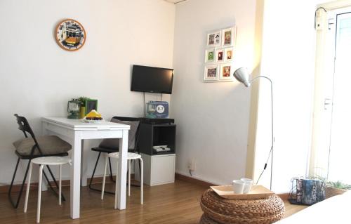 Encarnacao Apartment | Window to Lisboa III