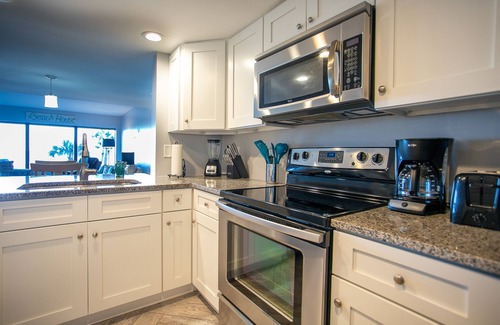Amelia City Condo | Window to paradise!
