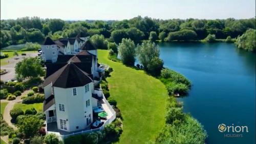 South Cerney House | Windrush Lake 80 & 81, Waterlow Lodge P