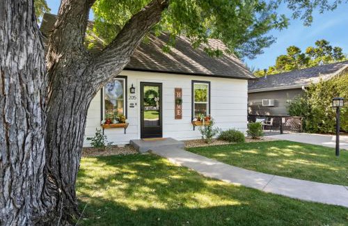 Windsor House | Windsor Farmhouse Family Fun, Yard and Fireplace