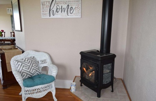 Windsor House | Windsor Home - Scenic Views - 20 Min to Ft Collins