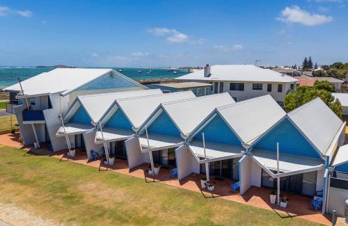 Lancelin Apartment | Windsurfer beach Chalet 1
