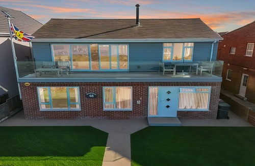 Lee-on-the-Solent Apartment | Windward Retreat - an apartment that sleeps 2 guests in 1 bedroom