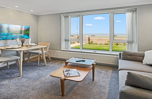 Lee-on-the-Solent Apartment | Windward Retreat - an apartment that sleeps 2 guests in 1 bedroom
