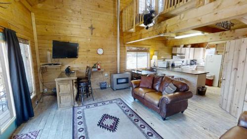 Red River House | Wine Down Riverside - On the River - WiFi - Satellite - Grill - Washer - Dryer - Large Deck