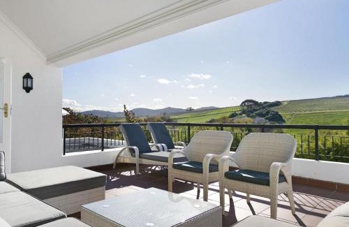Stellenbosch Cabin | Winelands Golf Lodges 3