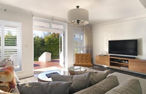 Stellenbosch Cabin | Winelands Golf Lodges 3