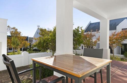 Stellenbosch Cabin | Winelands Golf Lodges 30