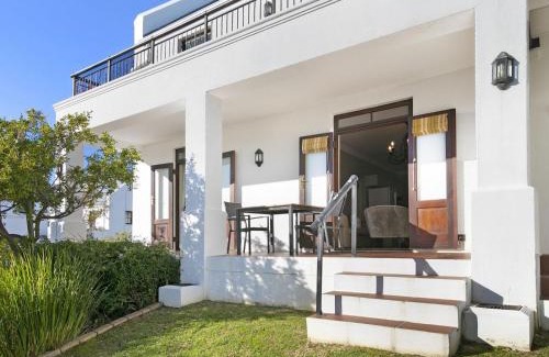 Stellenbosch Cabin | Winelands Golf Lodges 30
