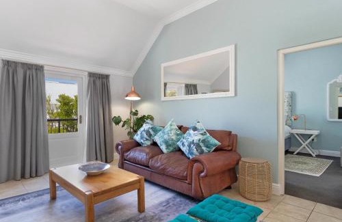 Stellenbosch Cabin | Winelands Golf Lodges 40