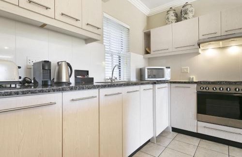 Stellenbosch Cabin | Winelands Golf Lodges 4