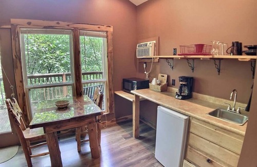 Eureka Springs Cottage | Winery Chateau Treehouse #12/Oak Crest
