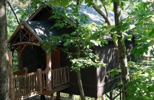 Eureka Springs Cottage | Winery Chateau Treehouse #12/Oak Crest