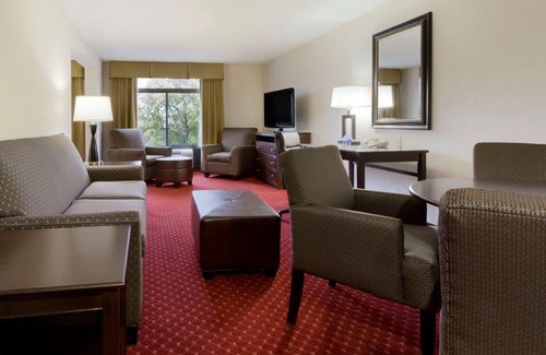 Executive Park Hotel | Wingate by Wyndham - Charlotte Airport South I-77 at Tyvola