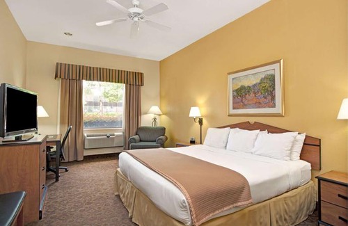 Aldine Hotel | Wingate By Wyndham Houston Bush Intercontinental Airport IAH