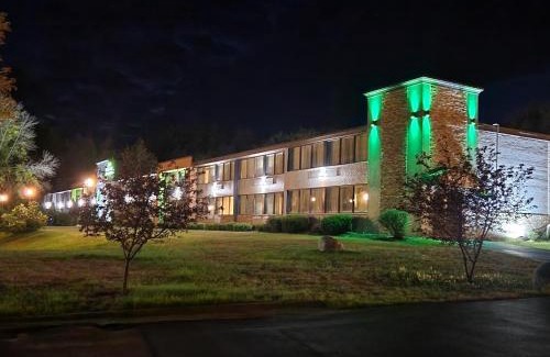 Lake George Hotel | Wingate by Wyndham Lake George