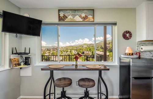 Steamboat Springs Condo | Winsome Mountain Condo with Spectacular Views