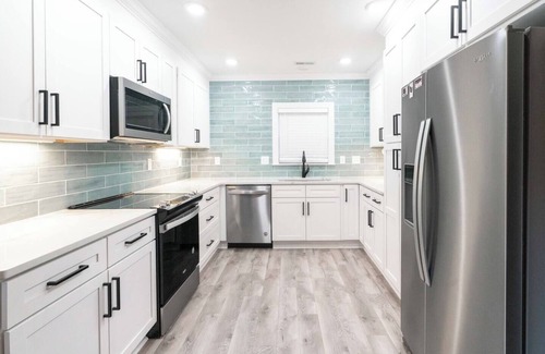 Winston - Salem House | Winston Sleeps 16 - 2 Kitchens