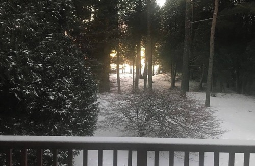 Two Rivers House | Winter escape/hiking/Ice Age Trail/Lake Michigan private beach/balcony/games