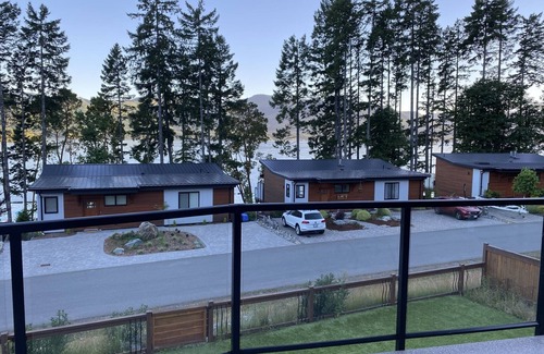 Youbou Cottage | Winter get away with lake view and personal hot tub.