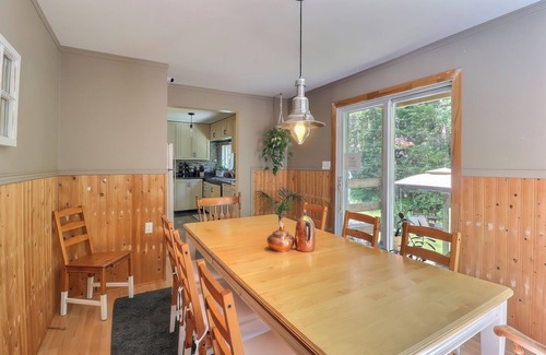 Les Pays-d'en-Haut Regional County Municipality Ski Chalet | Winter Ski Chalet Escape-Pet-Friendly, 5 Mins to Skiing & Top Ski Cross Course