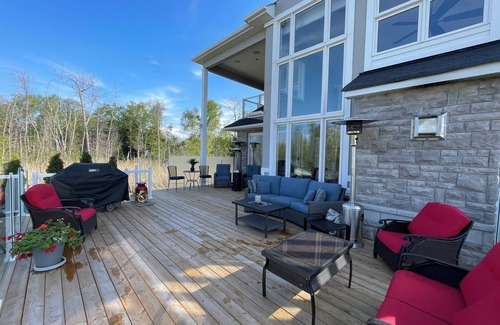 Wasaga Beach House | Winter Wonderland Scenic Cross country/Walking Trails OR Downhill Skiing