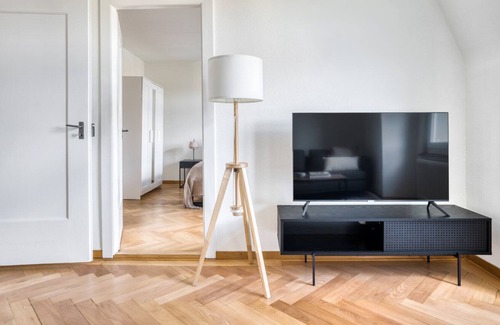 Wipkingen Apartment | Wipkingen 3.5 Room w/ Storage & W/D, 2 mins to Mkt