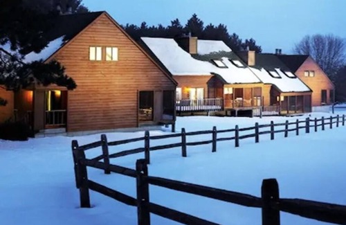 Wisconsin Dells Cabin | Wisconsin Dells Sleeps 6 2BATH Log Cabin Christmas Mountain